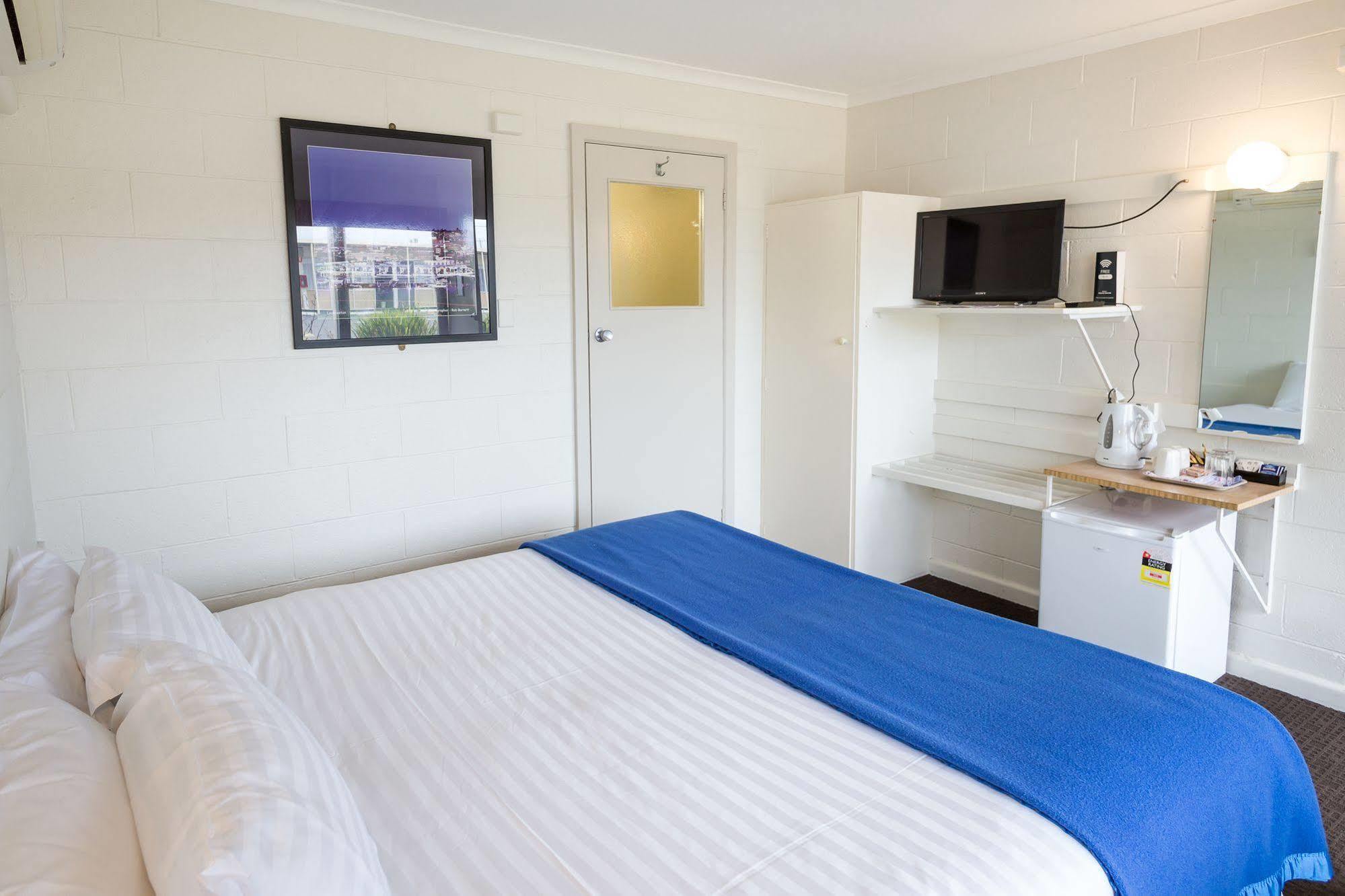 Edgewater Hotel Devonport Exterior photo